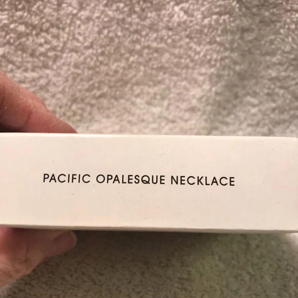 Avon Pacific Opalesque Necklace‎ With Blue Stone & Silver Chain